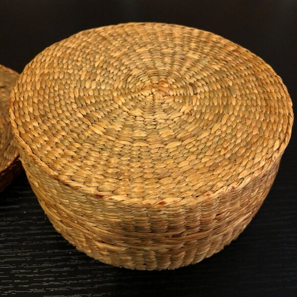 Handwoven Round Natural Seagrass Basket With Lid Artisan - Picture 5 of 7